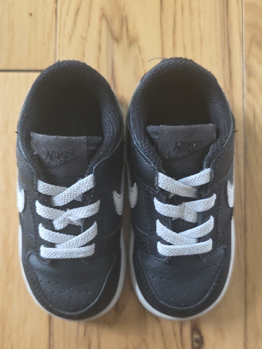 Nike Kids Black and White Low-Top Swoosh Sneakers - Picture 4 of 6